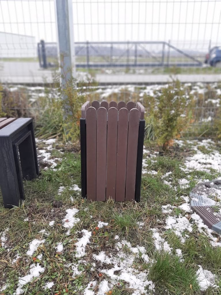 Kosz miejski na śmieci