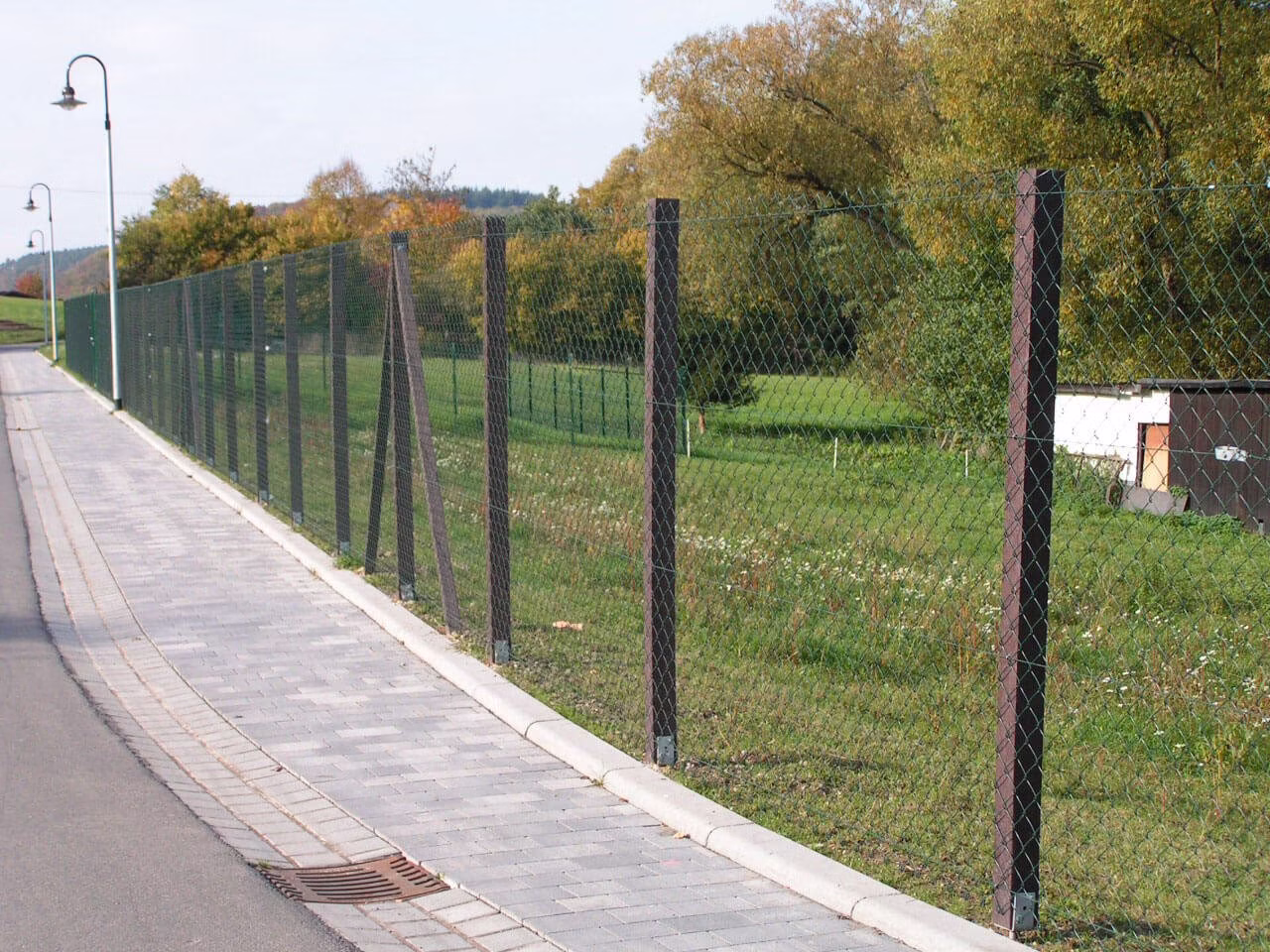 Profile czworokątne z zaostrzeniem z recyklingu tworzyw sztucznych