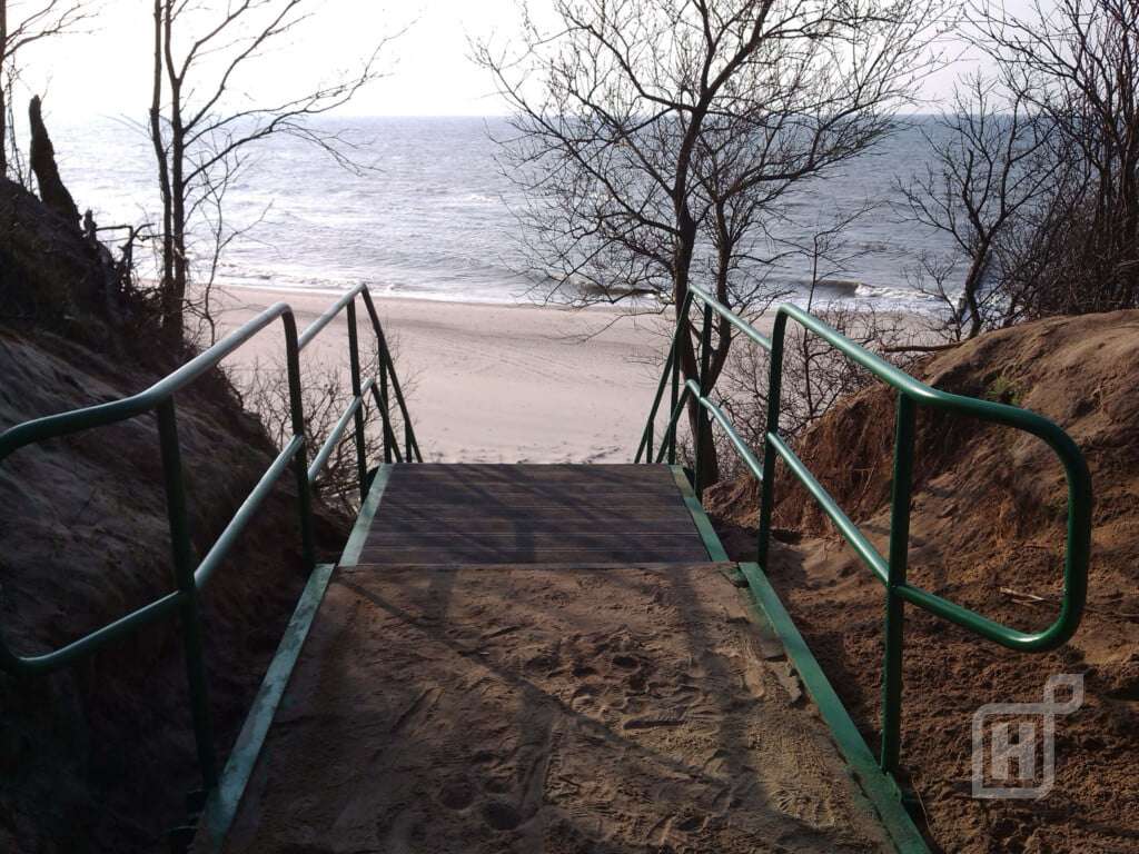 Zejście na plażę w Jarosławcu